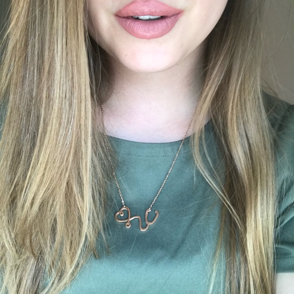 Meet your Posher, Holly 💗 - Picture 6 of 10